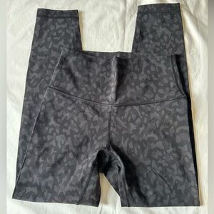 Women’s Lululemon High-Waist Black Leopard Print Leggings size 4